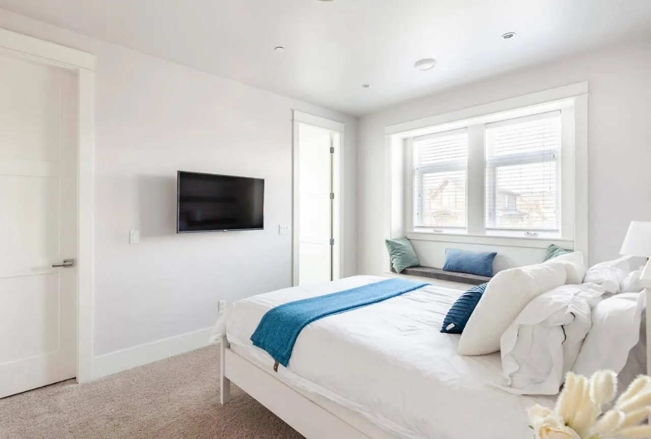 Vancouver West Cozy Retreat By Host Launch ゲストハウス